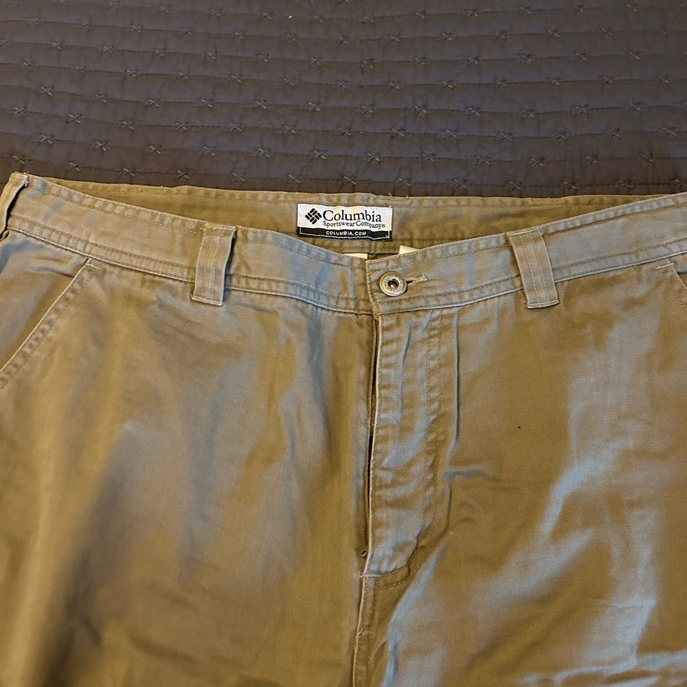 Columbia Men's Greenish Gray Cargo Shorts. Sz 36 - Picture 3 of 7